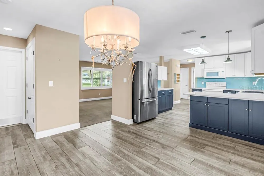 7700 22ND AVENUE St Petersburg, FL 33710