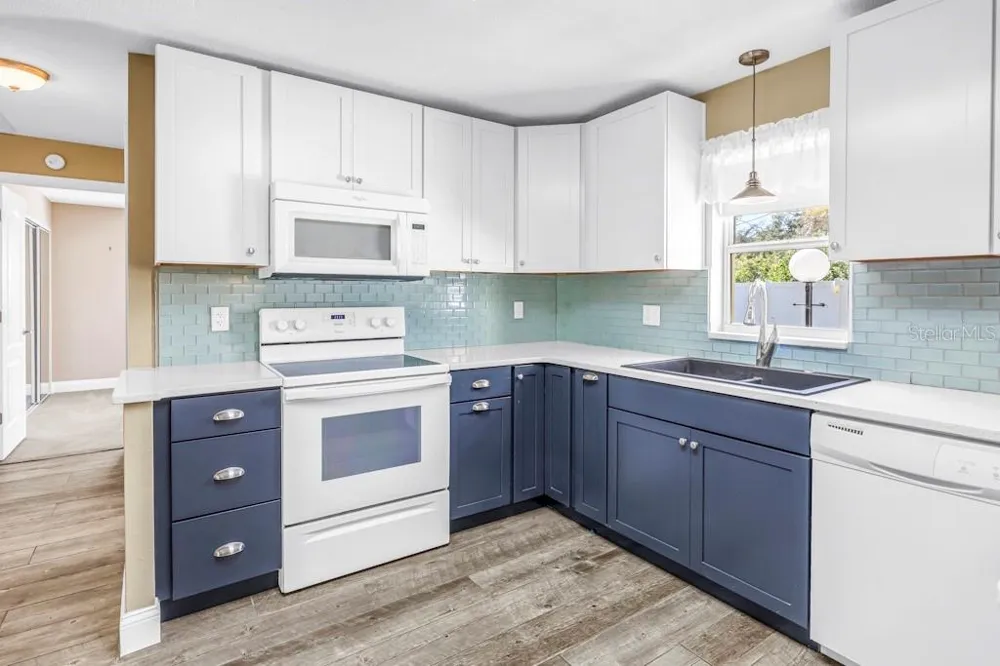 7700 22ND AVENUE St Petersburg, FL 33710