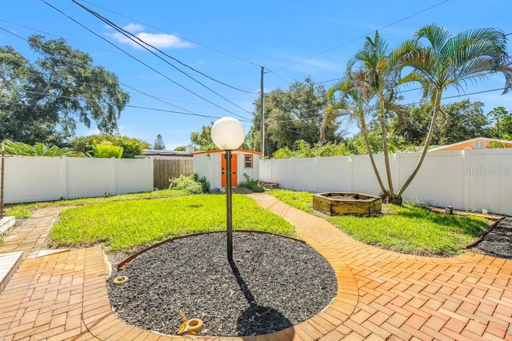 7700 22ND AVENUE St Petersburg, FL 33710