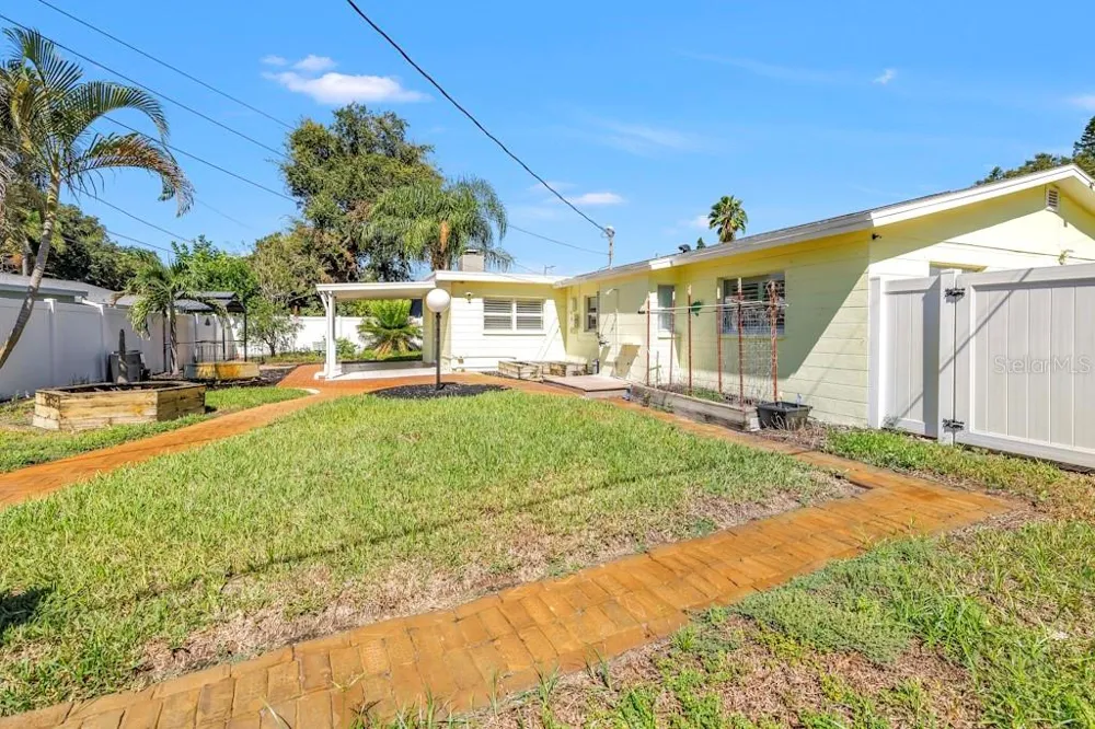 7700 22ND AVENUE St Petersburg, FL 33710