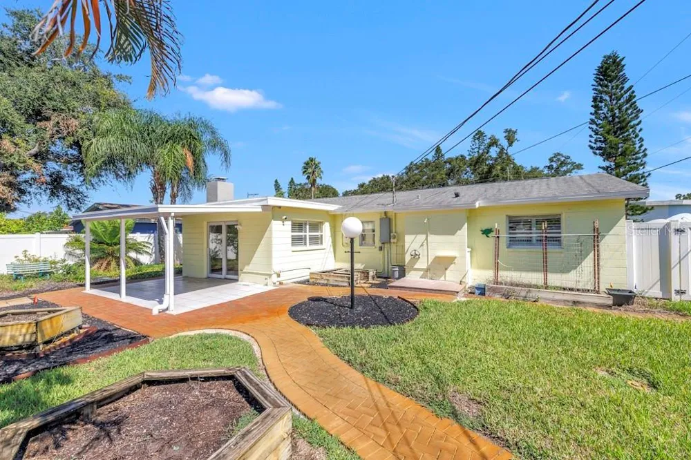 7700 22ND AVENUE St Petersburg, FL 33710