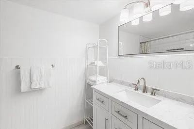821 PATRICIA AVENUE #202 Dunedin, FL 34698