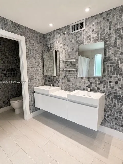 18700 NE 21st Ave North Miami Beach, FL 33179