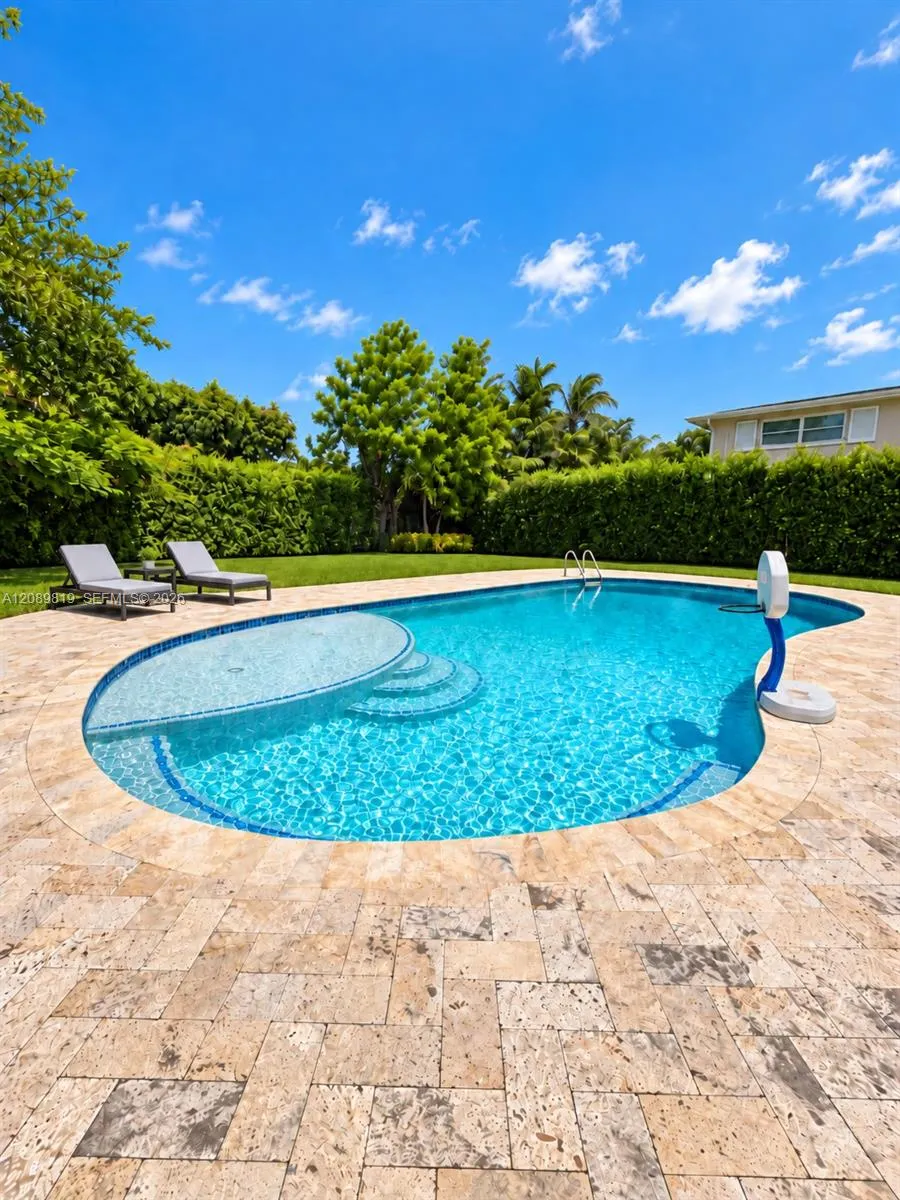 18700 NE 21st Ave North Miami Beach, FL 33179