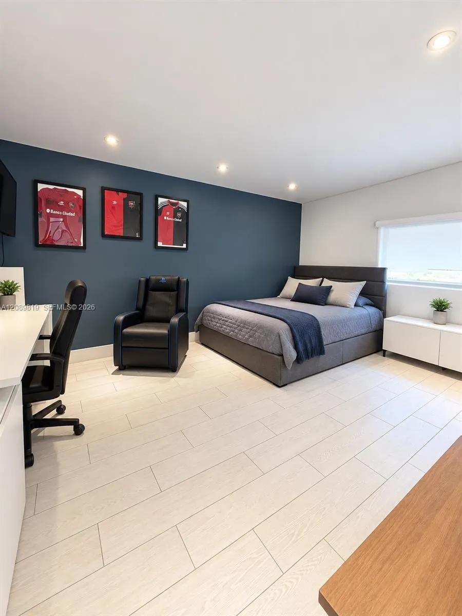 18700 NE 21st Ave North Miami Beach, FL 33179