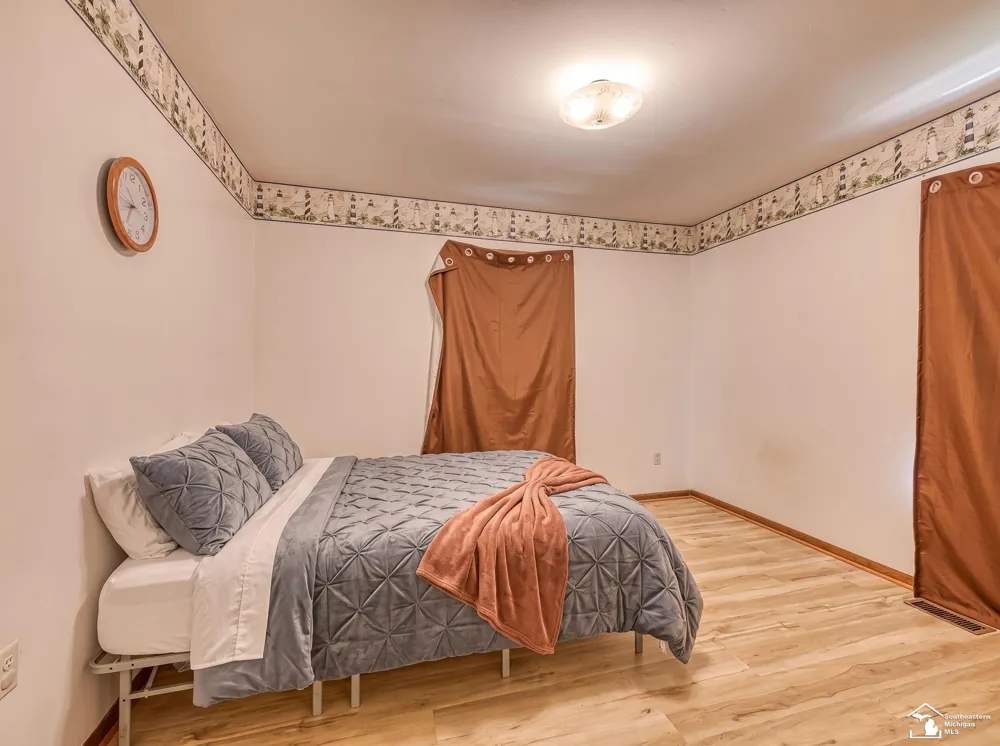 452 Sackett Avenue Monroe City, MI 48162