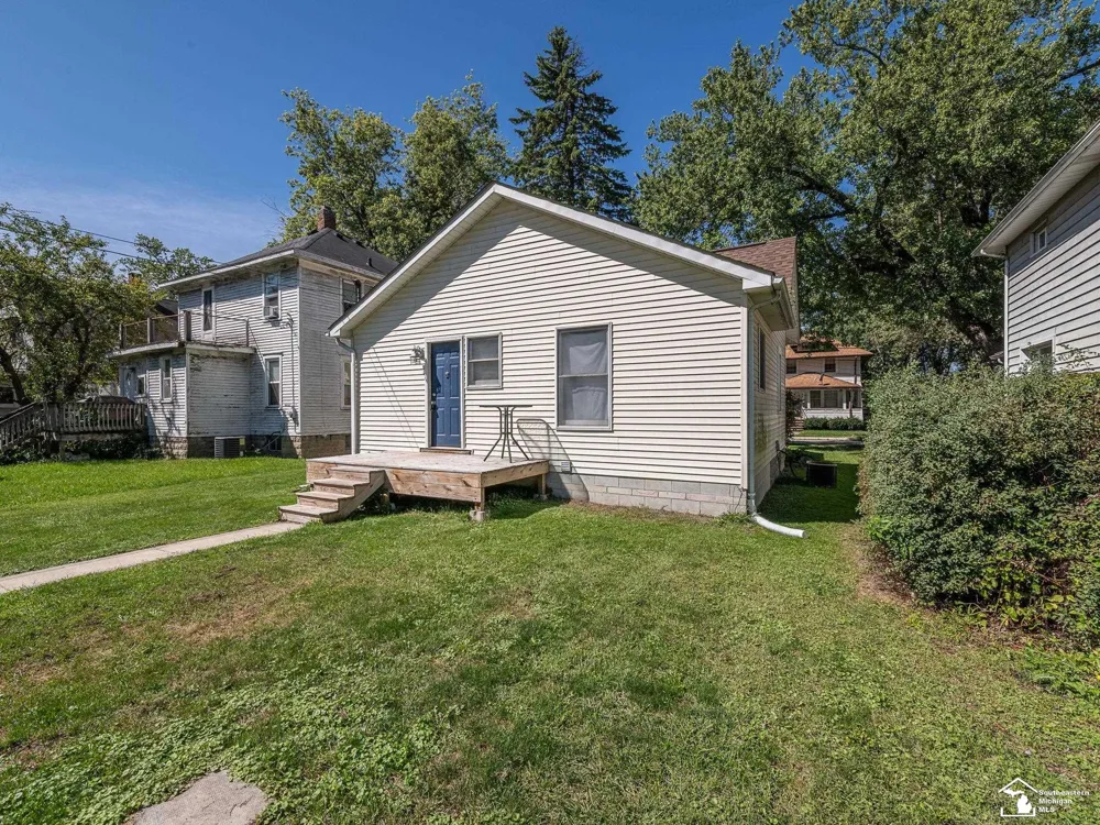 452 Sackett Avenue Monroe City, MI 48162