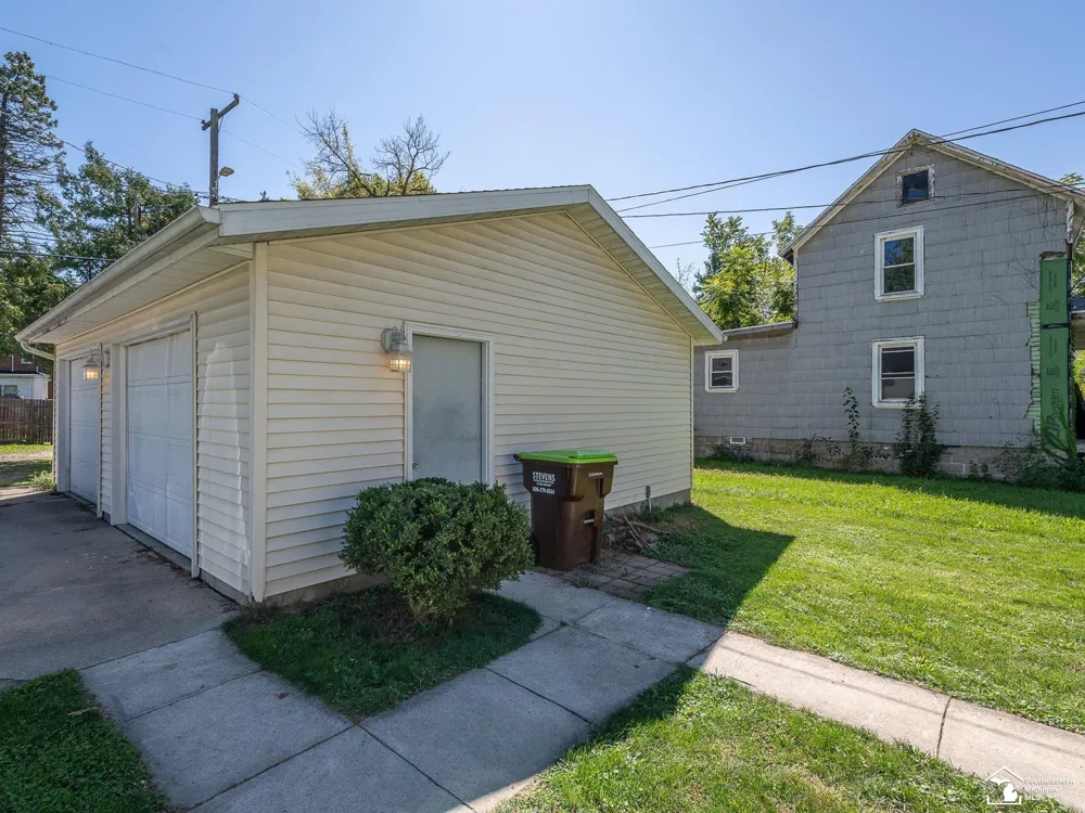 452 Sackett Avenue Monroe City, MI 48162