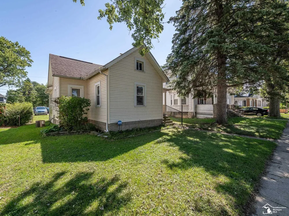 452 Sackett Avenue Monroe City, MI 48162