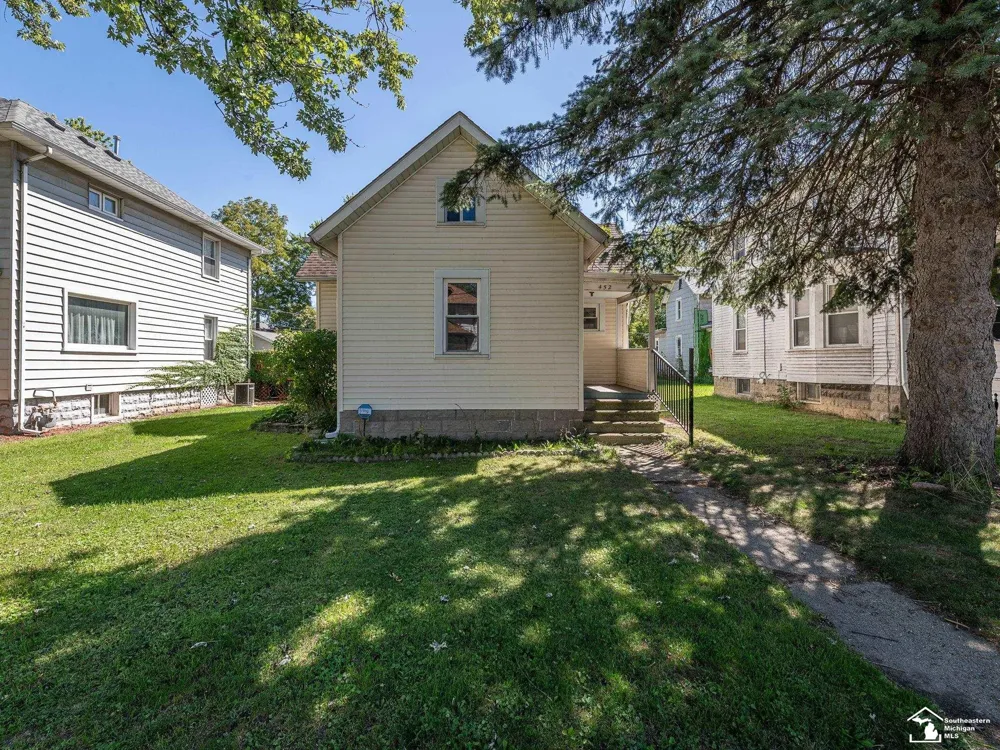 452 Sackett Avenue Monroe City, MI 48162