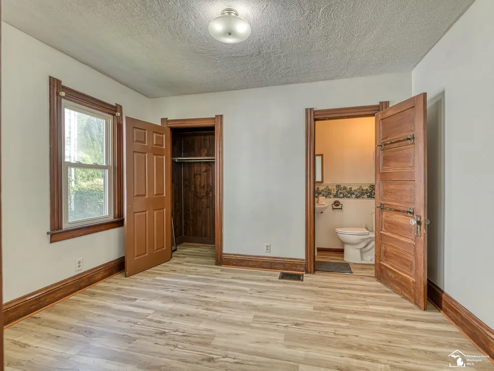 452 Sackett Avenue Monroe City, MI 48162