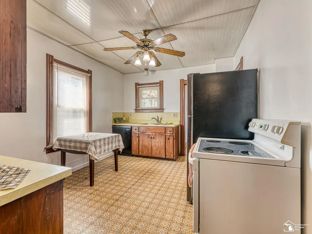 452 Sackett Avenue Monroe City, MI 48162