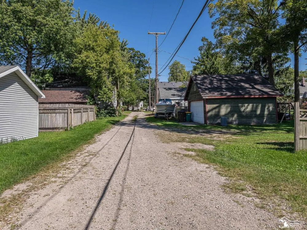 452 Sackett Avenue Monroe City, MI 48162