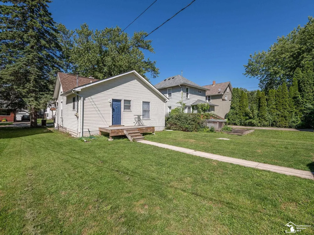 452 Sackett Avenue Monroe City, MI 48162