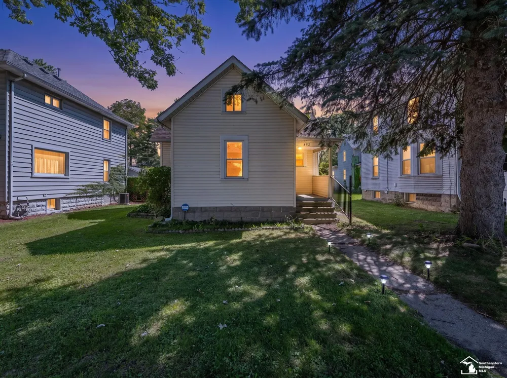 452 Sackett Avenue Monroe City, MI 48162
