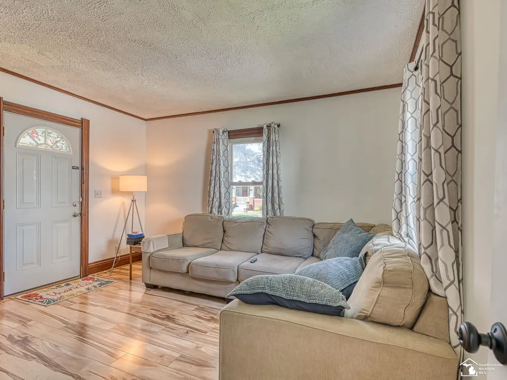 452 Sackett Avenue Monroe City, MI 48162