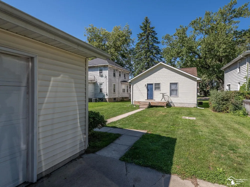 452 Sackett Avenue Monroe City, MI 48162