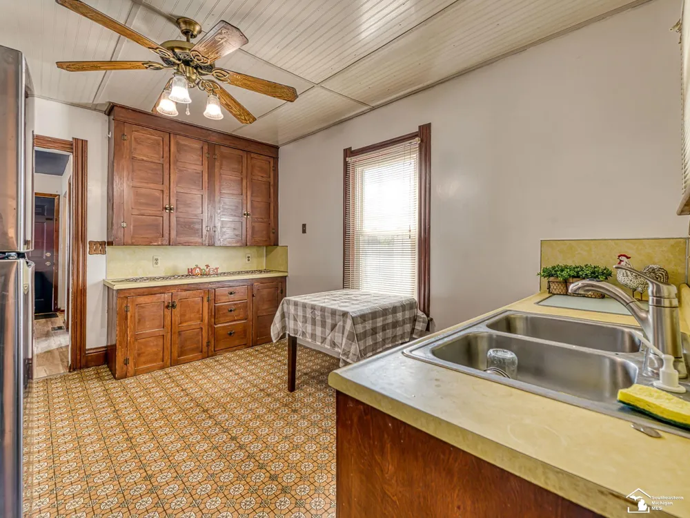 452 Sackett Avenue Monroe City, MI 48162
