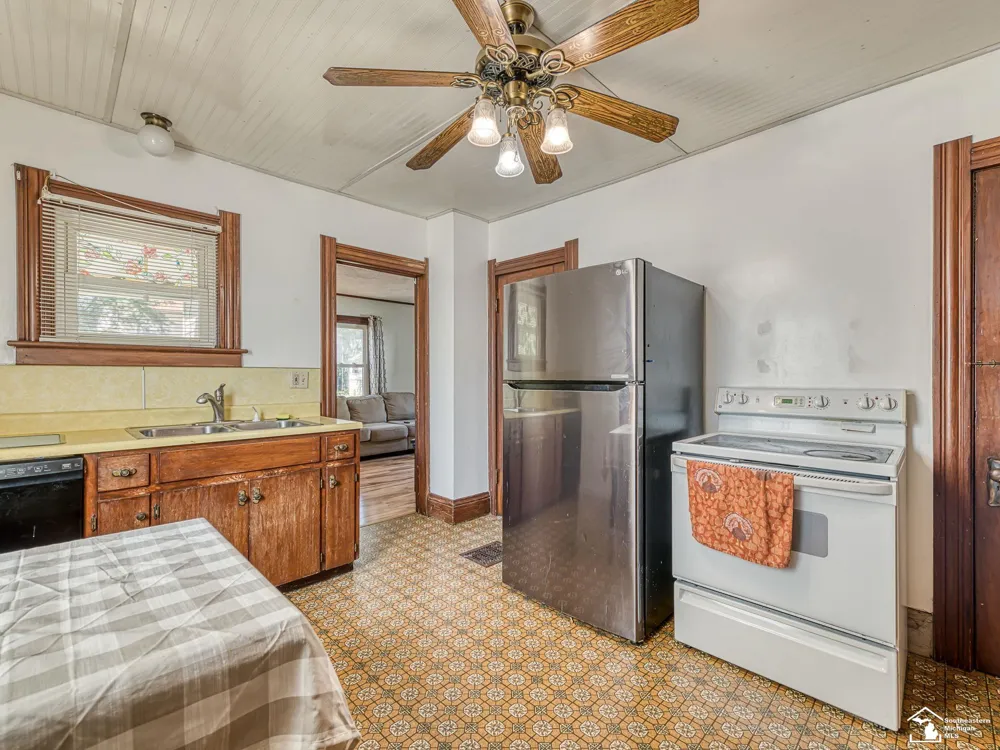 452 Sackett Avenue Monroe City, MI 48162
