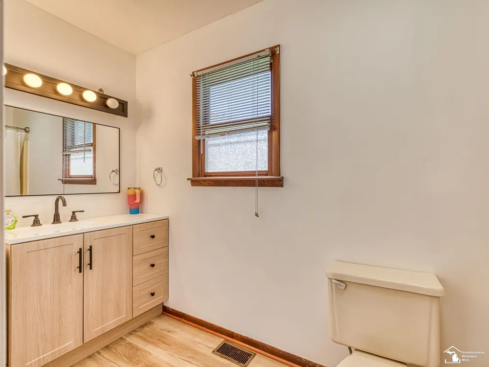 452 Sackett Avenue Monroe City, MI 48162