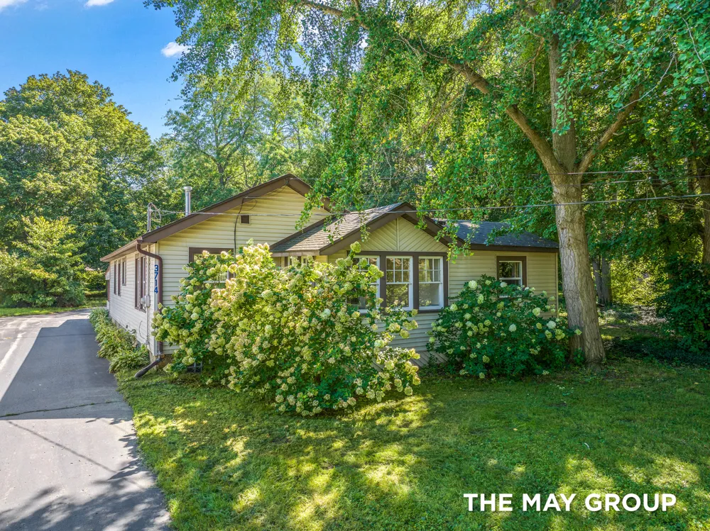 3714 Briggs Boulevard NE Plainfield Charter Township, MI 49525