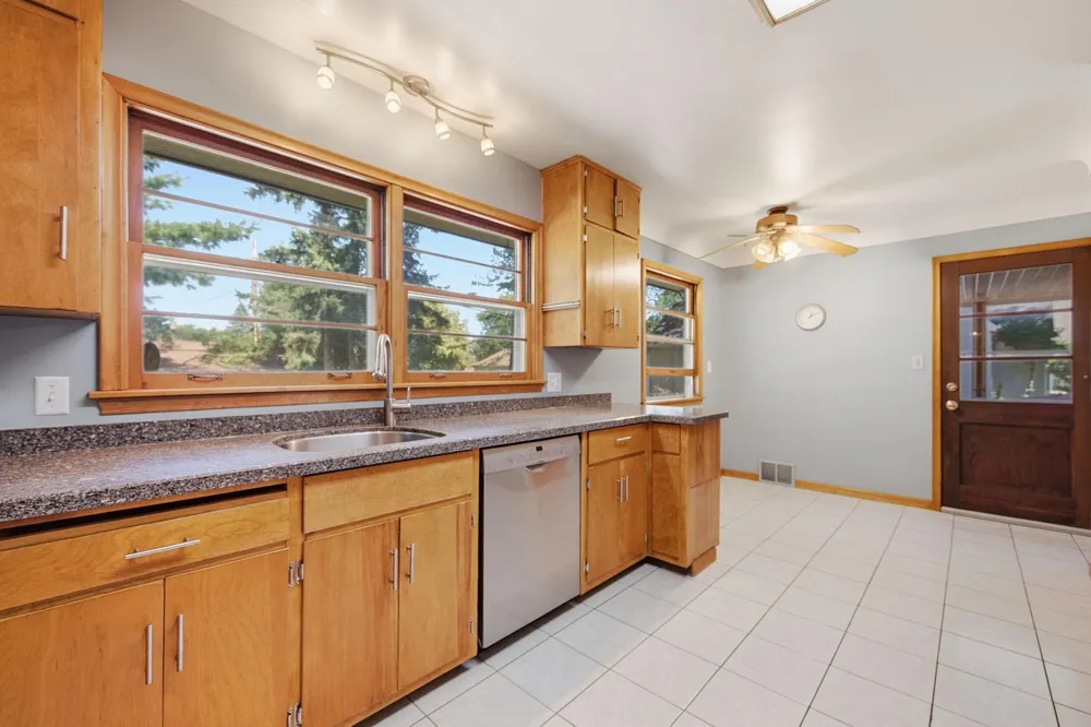 667 Wheelock Parkway W Saint Paul, MN 55117