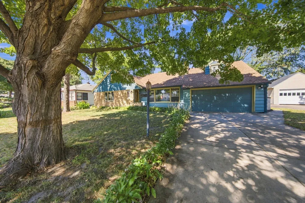 667 Wheelock Parkway W Saint Paul, MN 55117