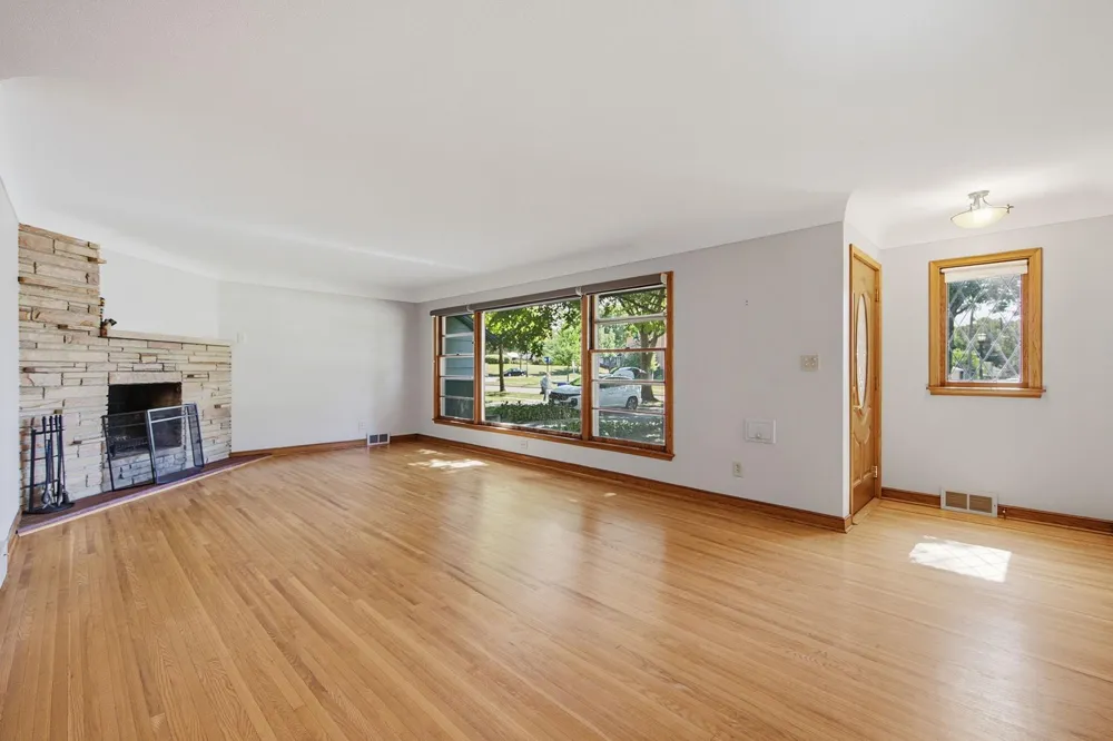 667 Wheelock Parkway W Saint Paul, MN 55117