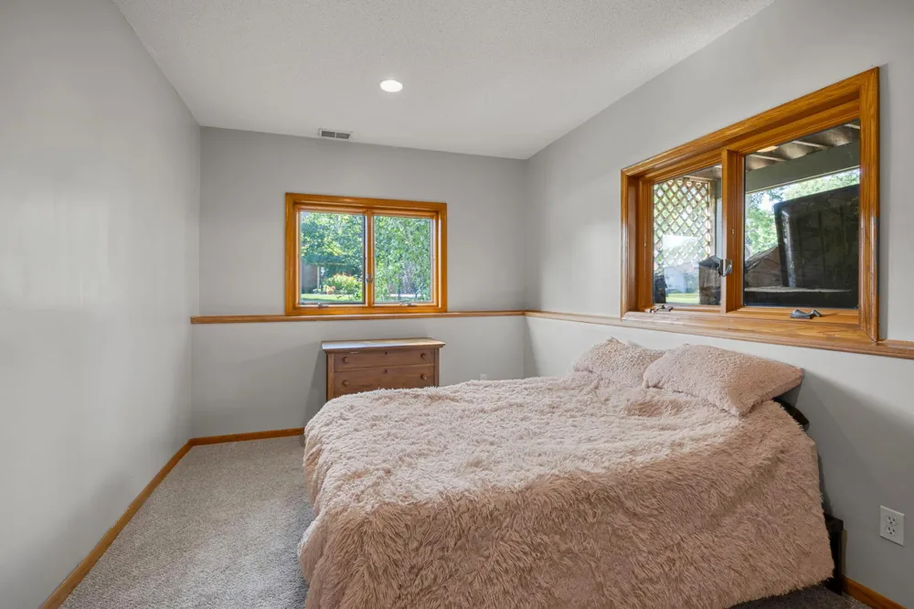 13635 Gardenia Path Apple Valley, MN 55124