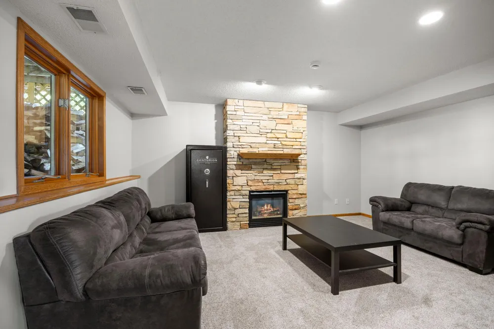 13635 Gardenia Path Apple Valley, MN 55124