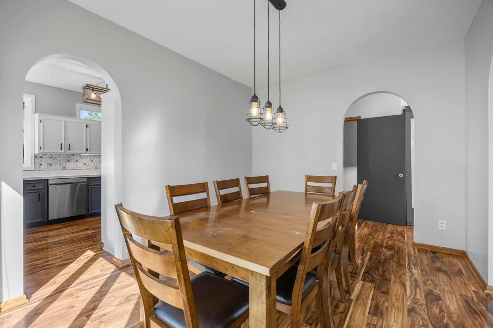 13635 Gardenia Path Apple Valley, MN 55124