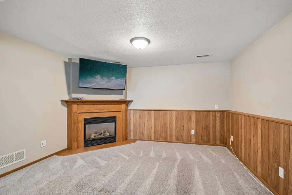 905 Walnut Street Farmington, MN 55024