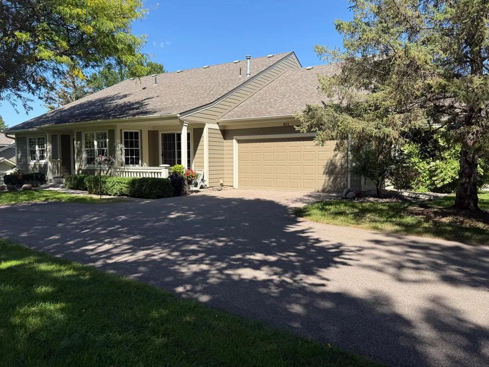 821 Ivy Lane Eagan, MN 55123