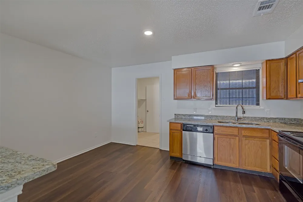 210 Rolston Road #2 Irving, TX 75060