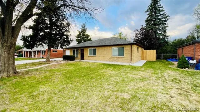903 Quentin Street Aurora, CO 80011