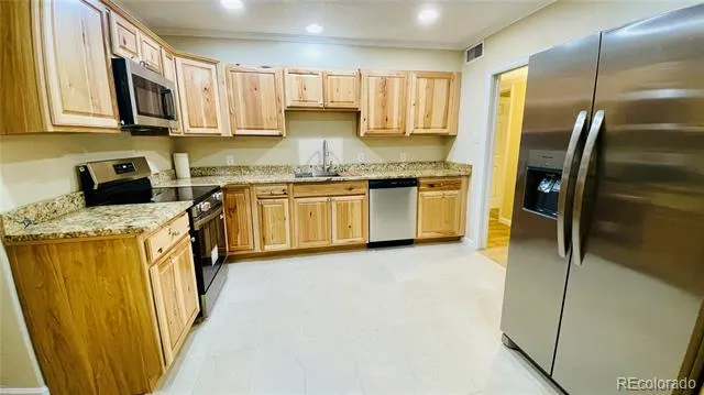 903 Quentin Street Aurora, CO 80011