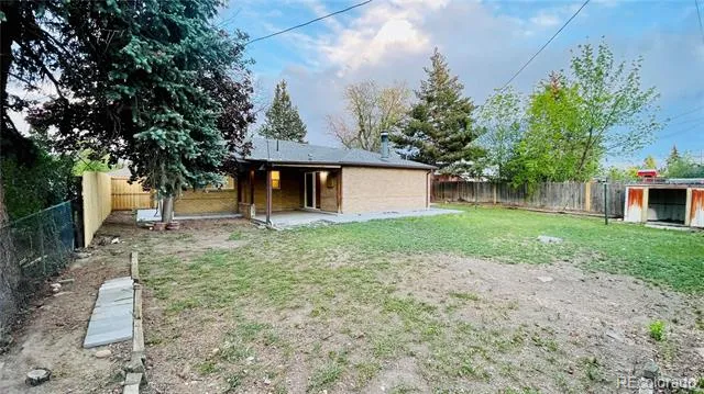903 Quentin Street Aurora, CO 80011