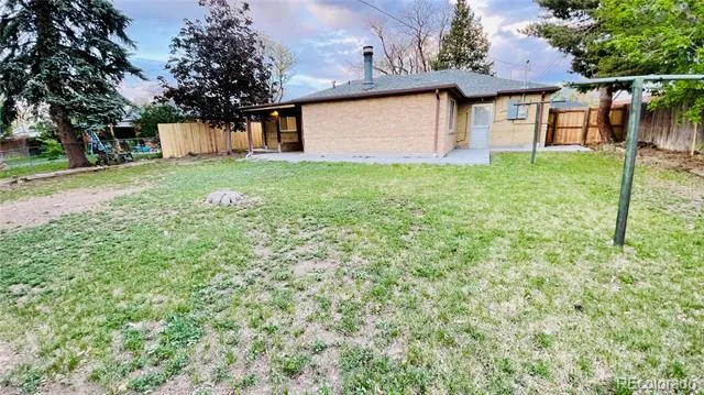 903 Quentin Street Aurora, CO 80011