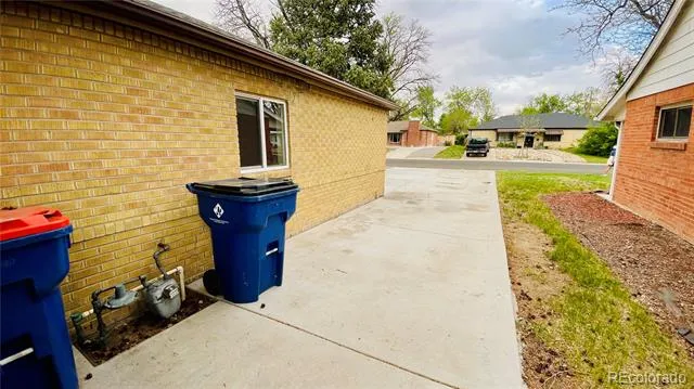 903 Quentin Street Aurora, CO 80011