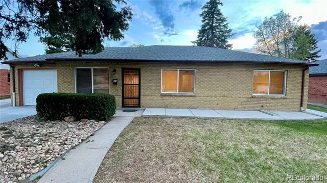 903 Quentin Street Aurora, CO 80011