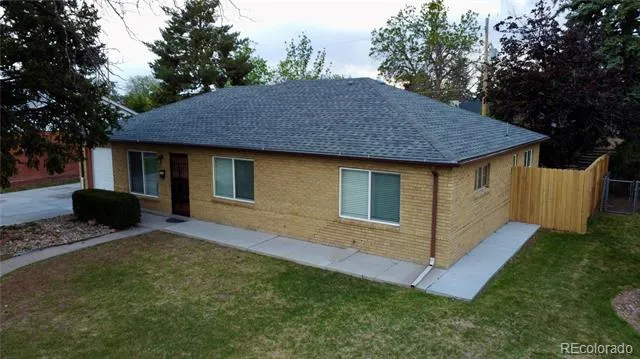 903 Quentin Street Aurora, CO 80011