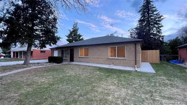 903 Quentin Street Aurora, CO 80011