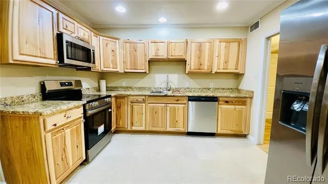 903 Quentin Street Aurora, CO 80011