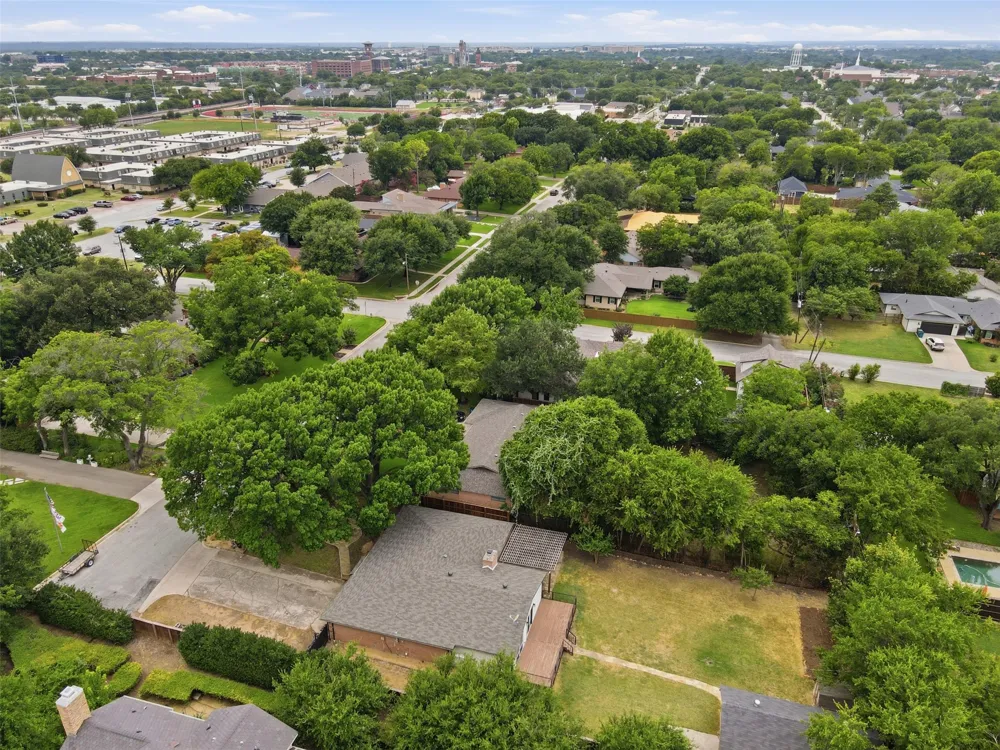 917 E Worth Street Grapevine, TX 76051