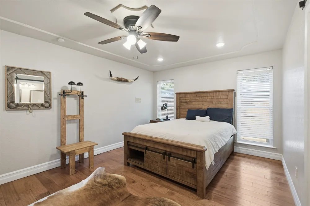 917 E Worth Street Grapevine, TX 76051