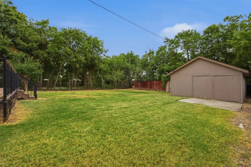917 E Worth Street Grapevine, TX 76051