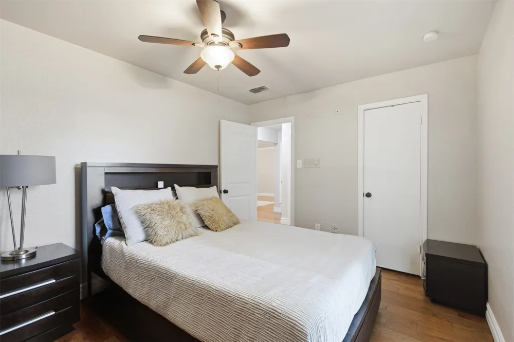 917 E Worth Street Grapevine, TX 76051