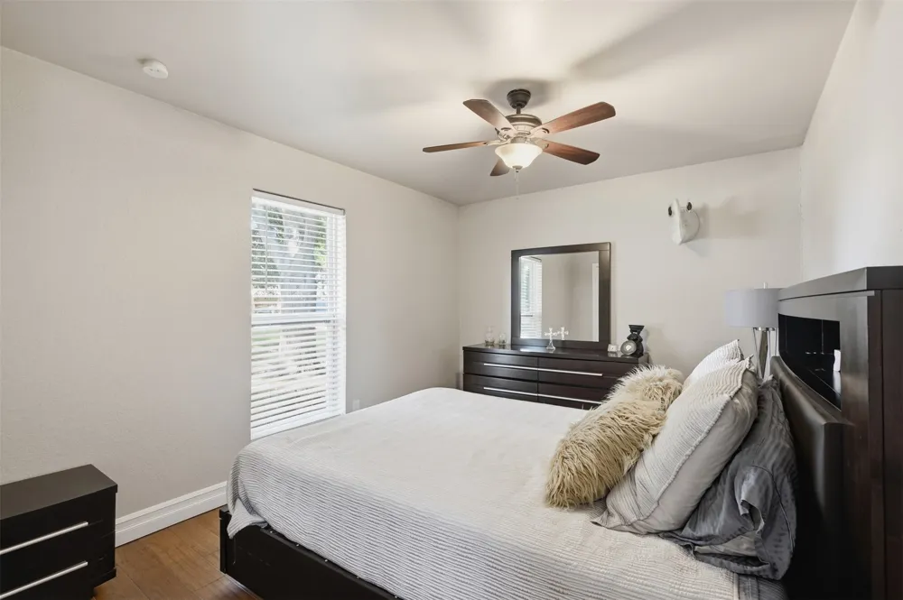 917 E Worth Street Grapevine, TX 76051
