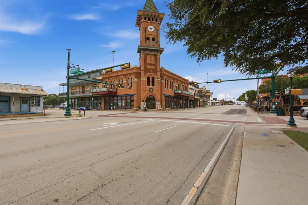 917 E Worth Street Grapevine, TX 76051