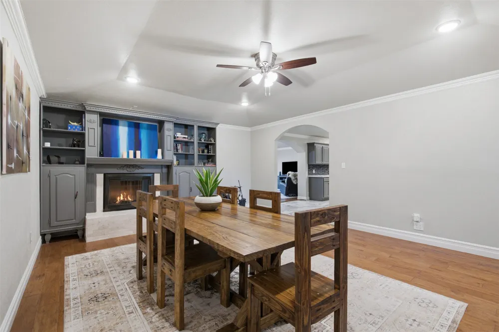917 E Worth Street Grapevine, TX 76051